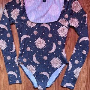 Forever 21 Boho Celestial Moon Sun Star Ribbed print body suit